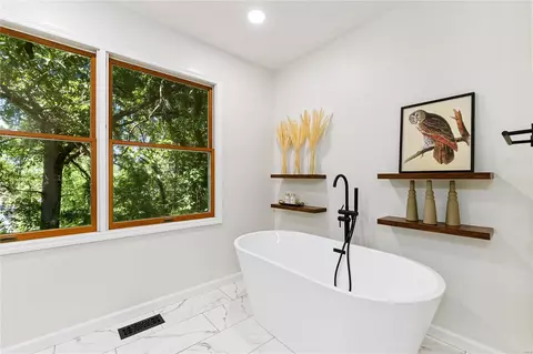 Bath - 574 Mcbride Pointe Dr, Wildwood, MO 63011 photo 4 of 6