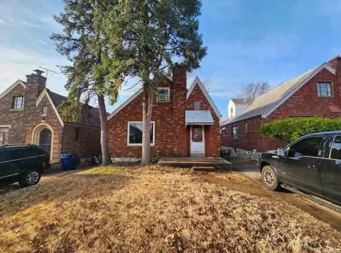 1552 Switzer Ave, Saint Louis, MO 63147