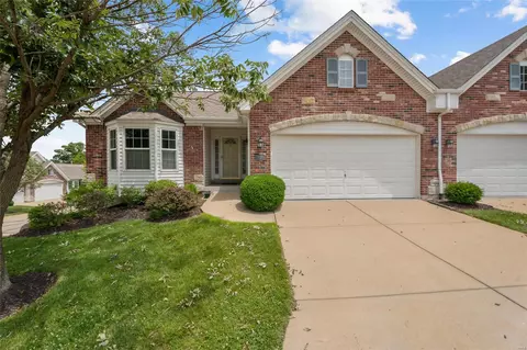 176 Lindbergh Place Dr, Saint Louis, MO 63146