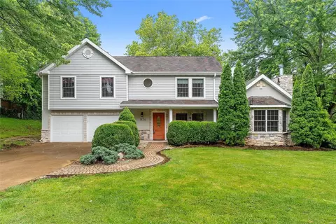 1834 Enola Ct, Kirkwood, MO 63122