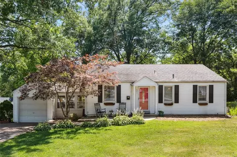901 Westglen Dr, Saint Louis, MO 63126