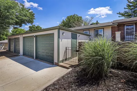 966 Barbizon Dr, Manchester, MO 63021