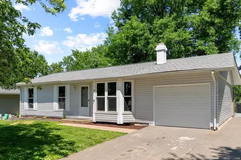 21 Debbie Dr, Saint Peters, MO 63376