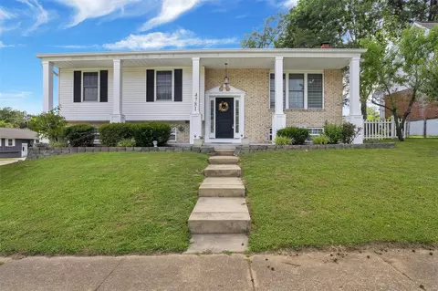 4781 Tonga Dr, Saint Louis, MO 63128