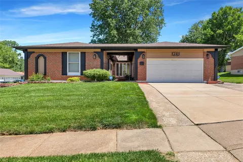 5205 Ponawanda Trl, Florissant, MO 63033