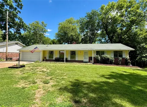 12691 Markaire Dr, Saint Louis, MO 63146