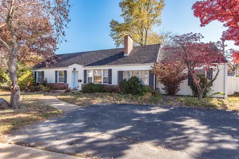 2348 S Mcknight Rd, Saint Louis, MO 63124