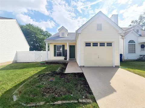 724 Liberty Village Dr, Florissant, MO 63031