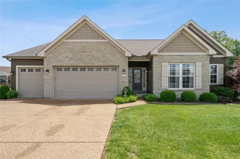 212 Redmond Pines Dr, Wentzville, MO 63385