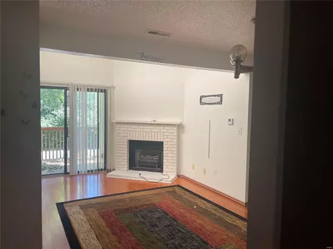 1514 Summer Run Dr Apt 306 Dr, Florissant, MO 63033
