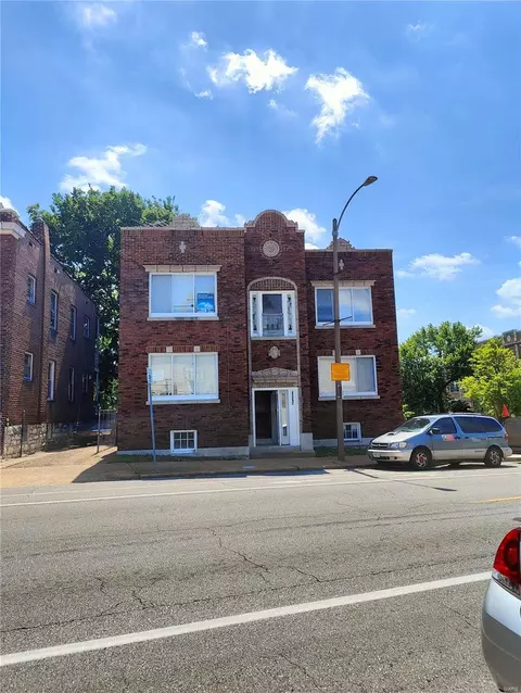 4562 Morganford Rd, Saint Louis, MO 63116