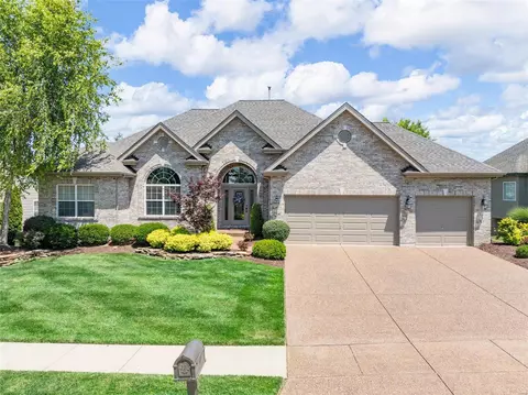 2704 Fairway Estates Dr, Wentzville, MO 63385