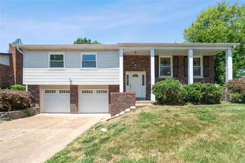 3883 Tahquitz Dr, Saint Louis, MO 63125