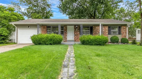 3 Saint Mark Dr, Saint Peters, MO 63376
