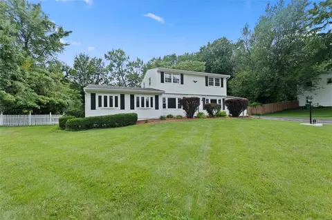 11040 Morrow Dr, Saint Ann, MO 63074 photo 3
