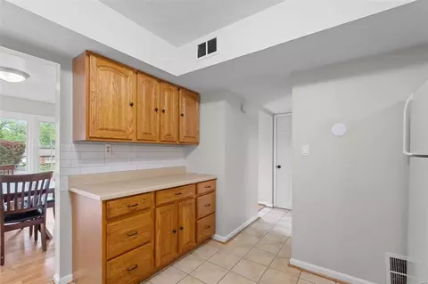 11040 Morrow Dr, Saint Ann, MO 63074 photo 6