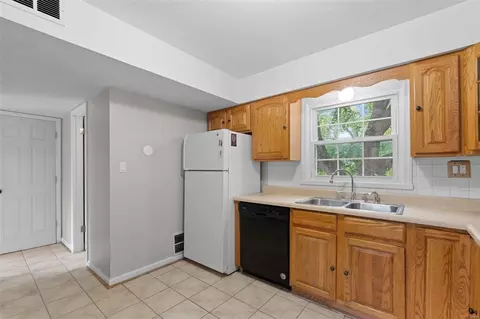 11040 Morrow Dr, Saint Ann, MO 63074 photo 5