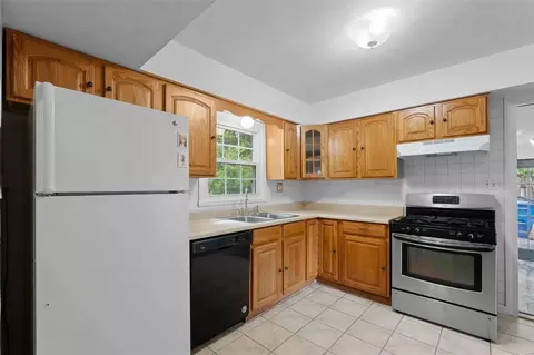 11040 Morrow Dr, Saint Ann, MO 63074 photo 4