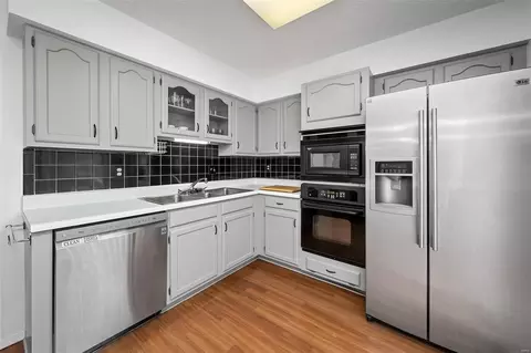 Kitchen - 207 Carmel Woods Dr, Ellisville, MO 63021 photo 3 of 3