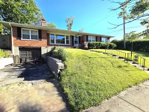 8624 Rowland Dr, Saint Louis, MO 63132