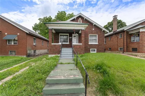 8609 Trafford Ln, Saint Louis, MO 63147