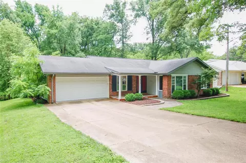 1432 Mautenne Dr, Manchester, MO 63021