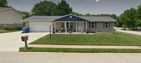 825 Woodside Ln, Saint Charles, MO 63301