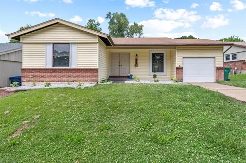 4243 Miletus Dr, Florissant, MO 63033