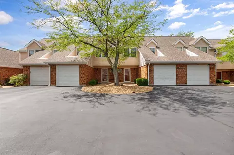 1020 Alpine Ridge Dr, Ballwin, MO 63021