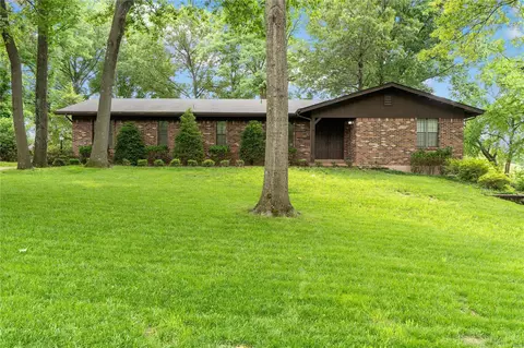12256 Country Manor Ln, Saint Louis, MO 63141