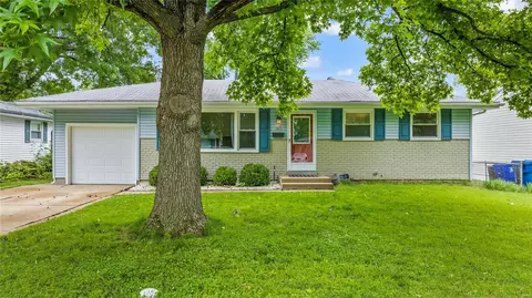 65 Sally Dr, Florissant, MO 63031