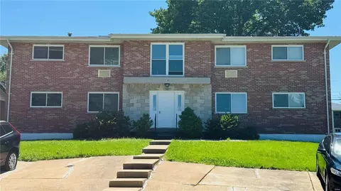 230 Carrington Ln, Saint Louis, MO 63125