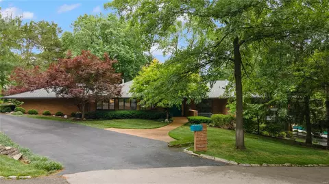 14 Brazilian Ct, Ladue, MO 63124