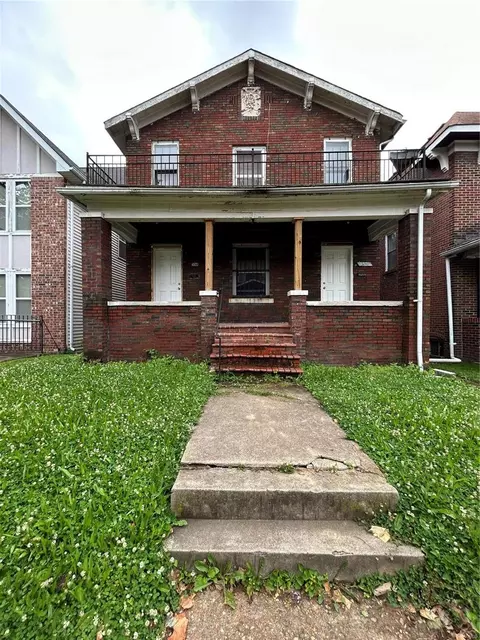 5568 Palm St, Saint Louis, MO 63120