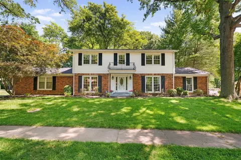 12985 Lampadaire Dr, Saint Louis, MO 63141