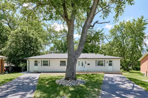 9986 Fox Hall Ct N, Saint Ann, MO 63074