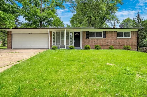 2330 Hallwood Dr, Saint Louis, MO 63136