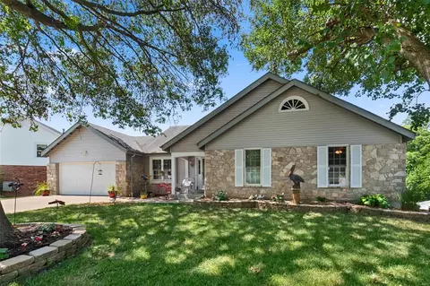 14 Karabair Rd, Saint Peters, MO 63376