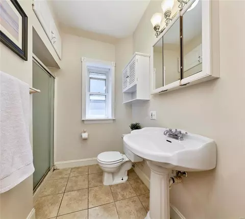 Bath - 7446 Maple Ave, Saint Louis, MO 63143 photo 2 of 2