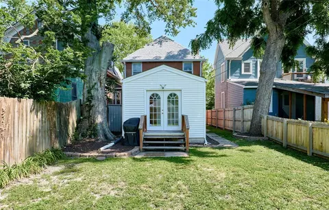 Exterior - 7446 Maple Ave, Saint Louis, MO 63143 photo 4 of 5