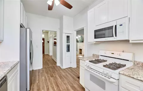 Entry Way - 7446 Maple Ave, Saint Louis, MO 63143 photo 5 of 8