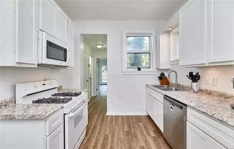 Entry Way - 7446 Maple Ave, Saint Louis, MO 63143 photo 4 of 8