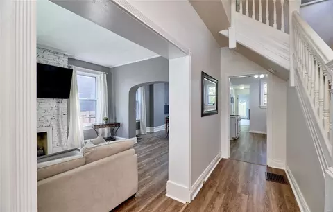Entry Way - 7446 Maple Ave, Saint Louis, MO 63143 photo 3 of 8