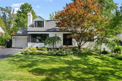30 Southridge Dr, Saint Louis, MO 63122