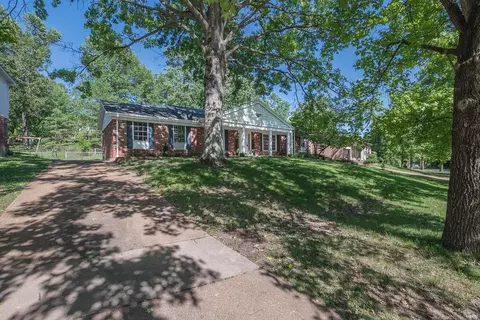 3268 Yaeger Rd, Saint Louis, MO 63129