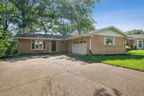 7625 Fort Henry Dr, Saint Louis, MO 63123