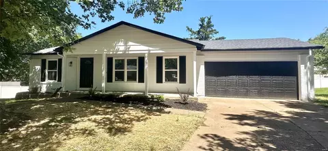200 Falling Leaf Dr, Saint Peters, MO 63376