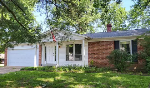 6 Ann Dr, Saint Peters, MO 63376
