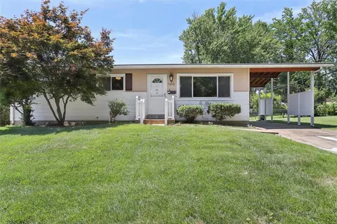 1515 Starling Dr, Florissant, MO 63031