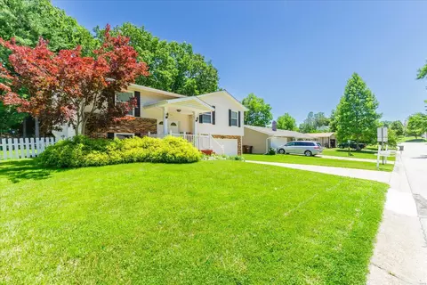 6 E Meadow Ln, Saint Peters, MO 63376